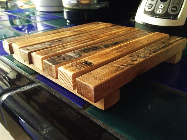 DIY Recycled Pallet Trivet for Pots and Pans | Pallet 