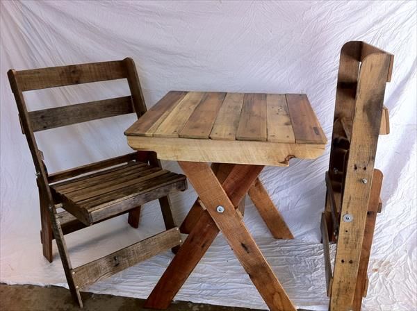 Pallet Folding Chairs and Table | Pallet Furniture Plans