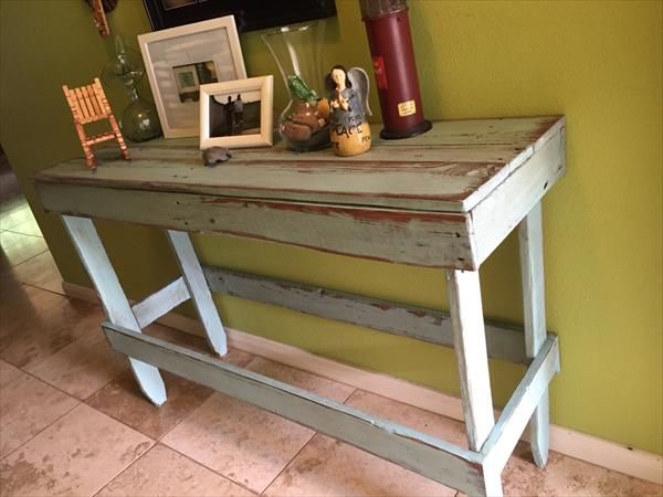DIY Distressed Pallet Entryway Table | Pallet Furniture Plans