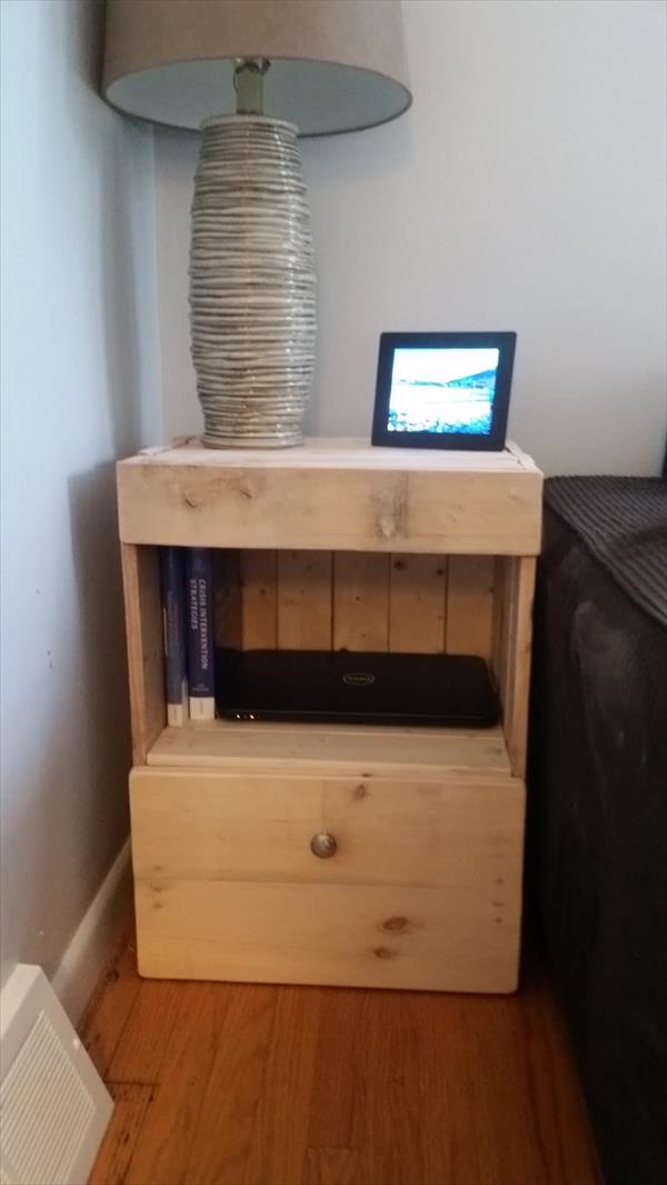 DIY Pallet Nightstand/End Table | Pallet Furniture Plans