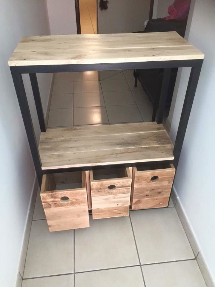 upcycled wooden pallet hallway table with 3 drawers