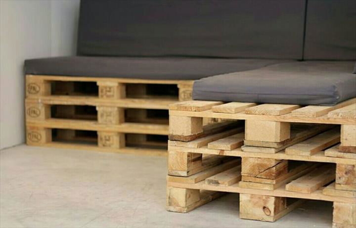 Wooden pallet patio sofa