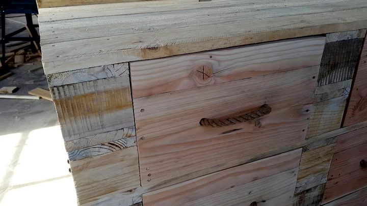 pallet dresser table